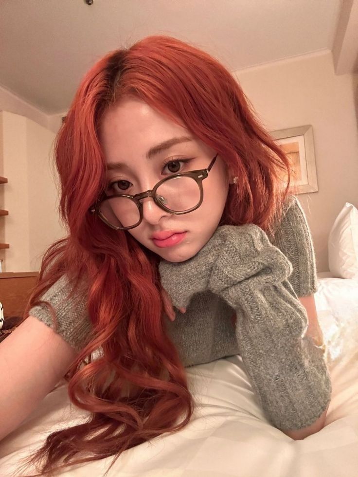 Yunjin red haired with glasses